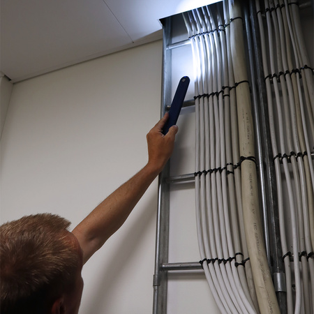 SCANGRIP AKUMULATOROWA LAMPA INSPEKCYJNA 400 LM STICK LITE M