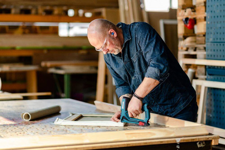 NOVUS J-150 ZSZYWACZ ELEKTRYCZNY TAKER