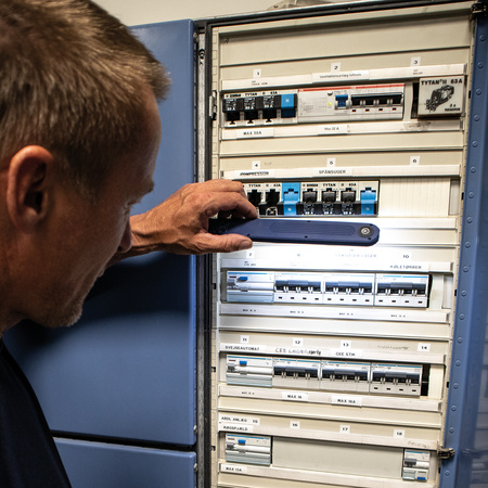 SCANGRIP AKUMULATOROWA LAMPA INSPEKCYJNA 400 LM STICK LITE M