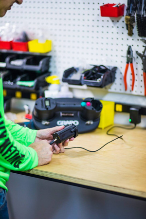 GRABO ŁADOWARKA WIELOGNIAZDOWA DO AKUMULATORÓW